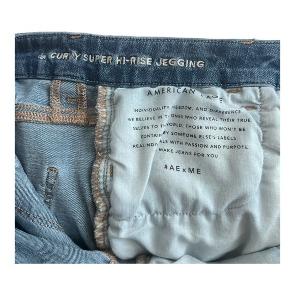 American Eagle Curvy High-Rise Ripped Jegging Jeans Size 2 | Length 27 - Picture 5 of 9